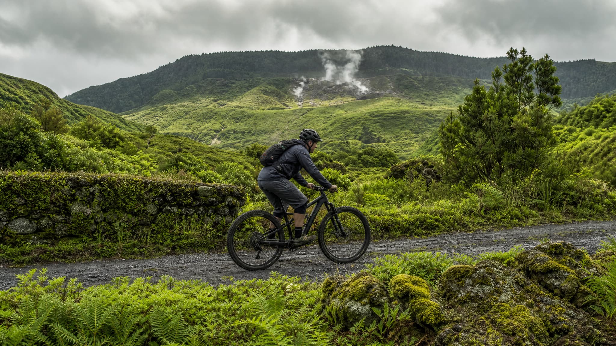 MTB-Sterntour São Miguel: Kratterseen, Fumarolen und grüne Vulkane