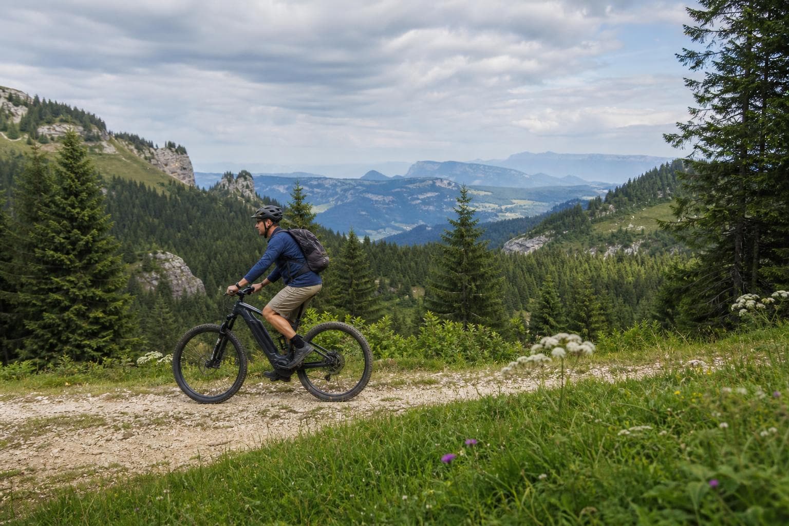 E-Mountainbike-Tour in den französischen Alpen