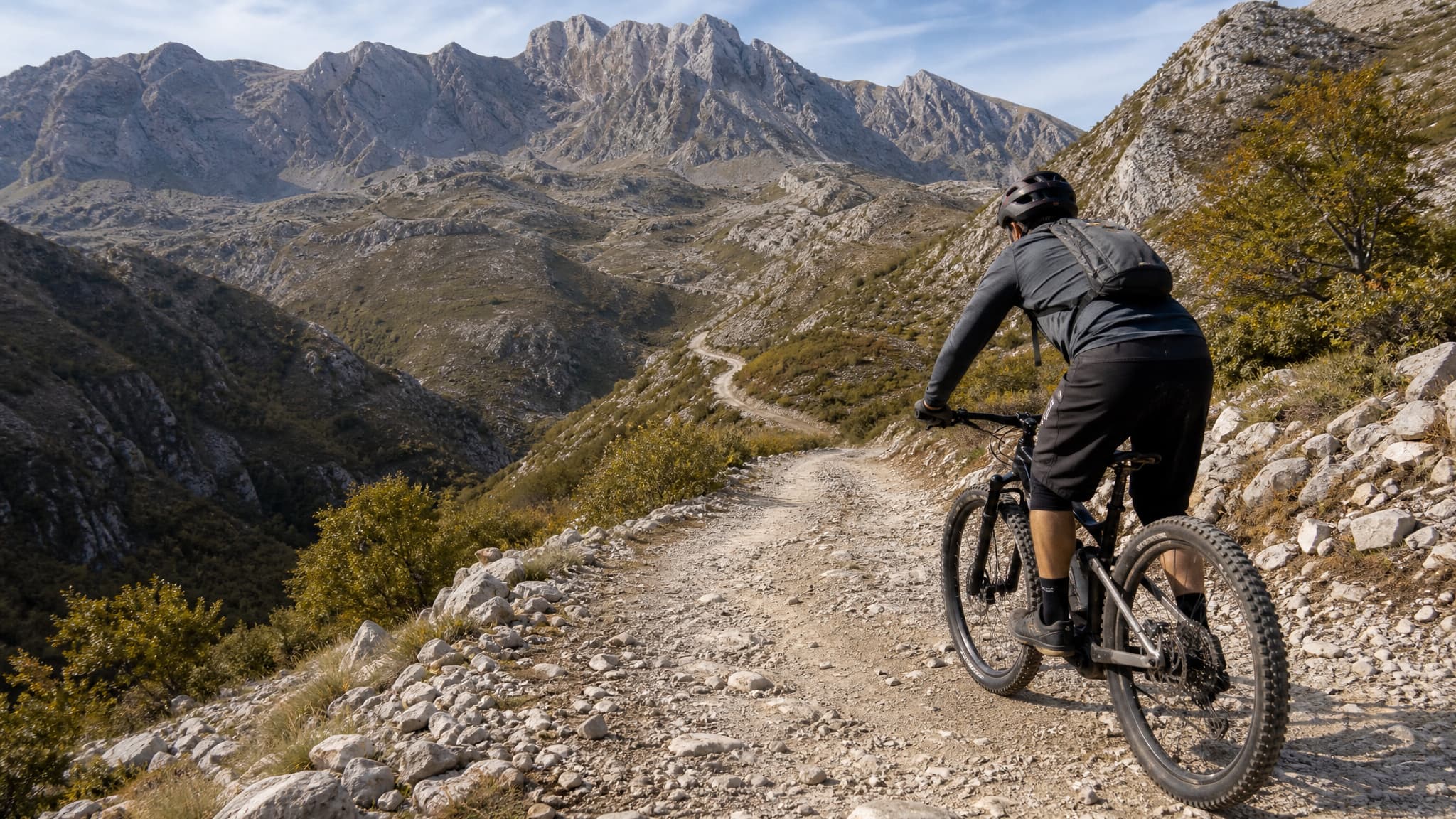 MTB-Rundtour Zentral-Albanien: Militärpässe und Hochplateaus ab Tirana
