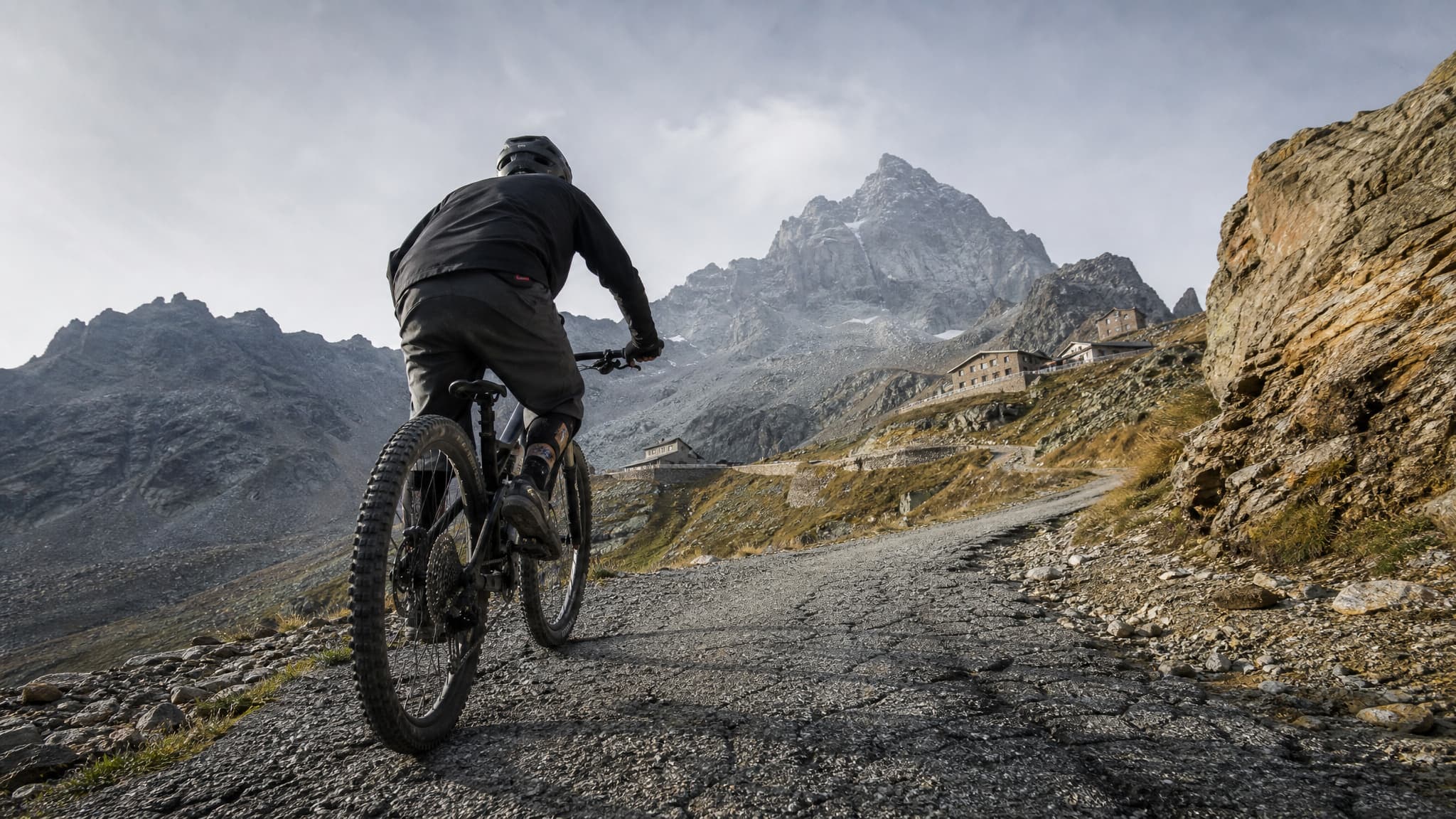 MTB-Rundtour um den Monviso — sechs alpine Pässe im Piemont
