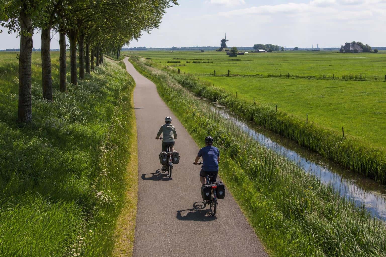 Rundtour ums IJsselmeer: Amsterdam, Giethoorn & Friesland per E-Bike