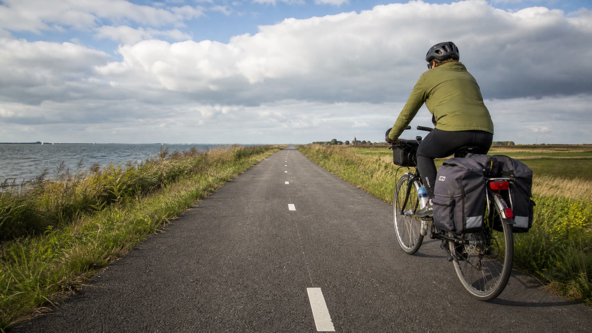 Rundtour ums IJsselmeer — Fischerdörfer, Seen und Hansestädte