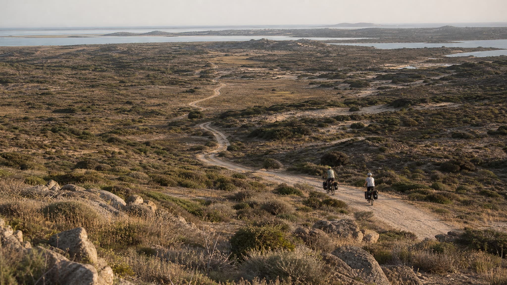 Individualradreise durch Sardiniens Wildnis – Flamingos, Dünen und Steilküsten